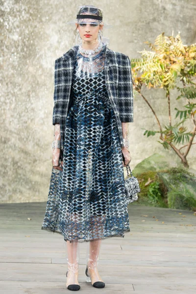 Look 19